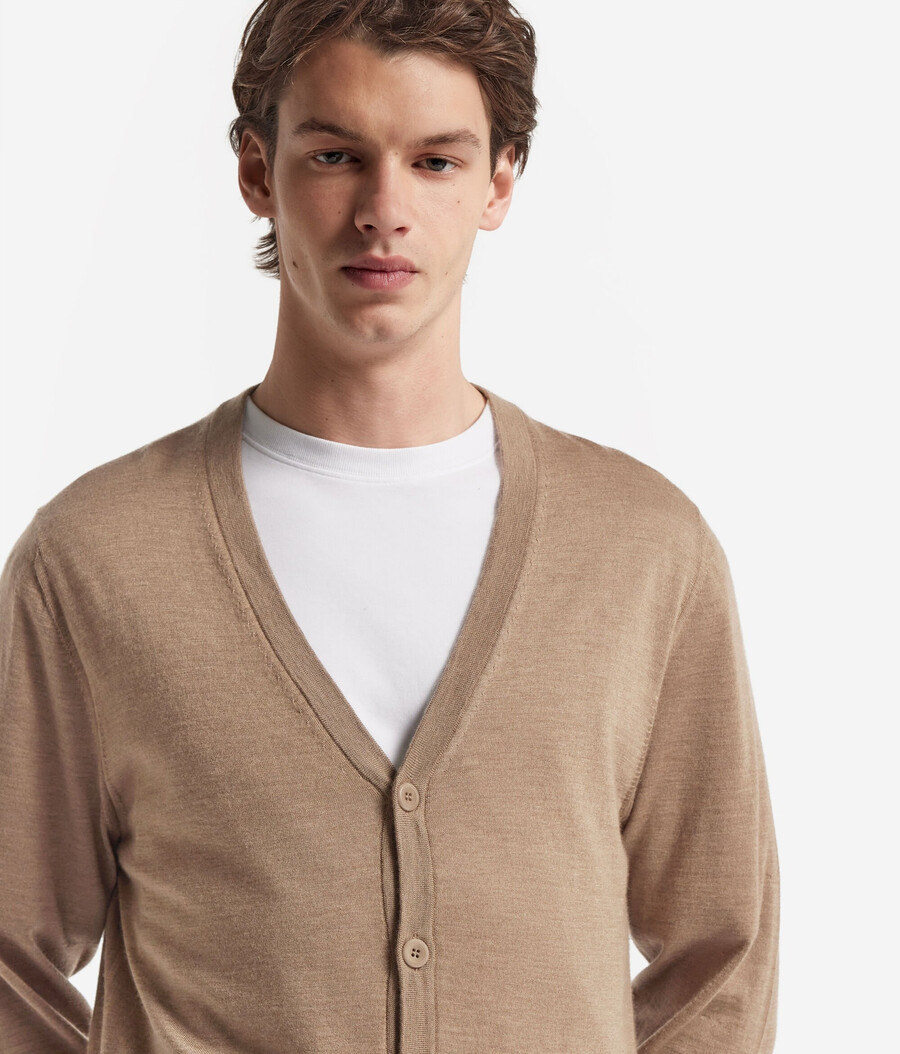 kaschmir-strickjacke mit knöpfen