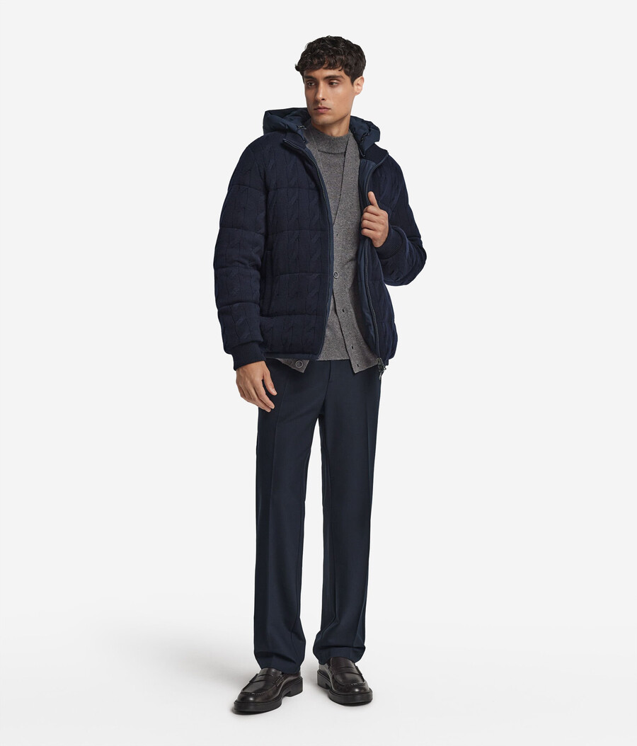 wendbare daunenjacke mit kaschmir-zopfmuster