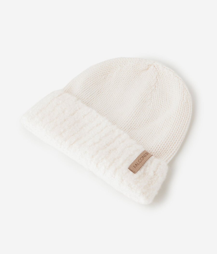 ultraweiche mütze aus kaschmir und bouclé