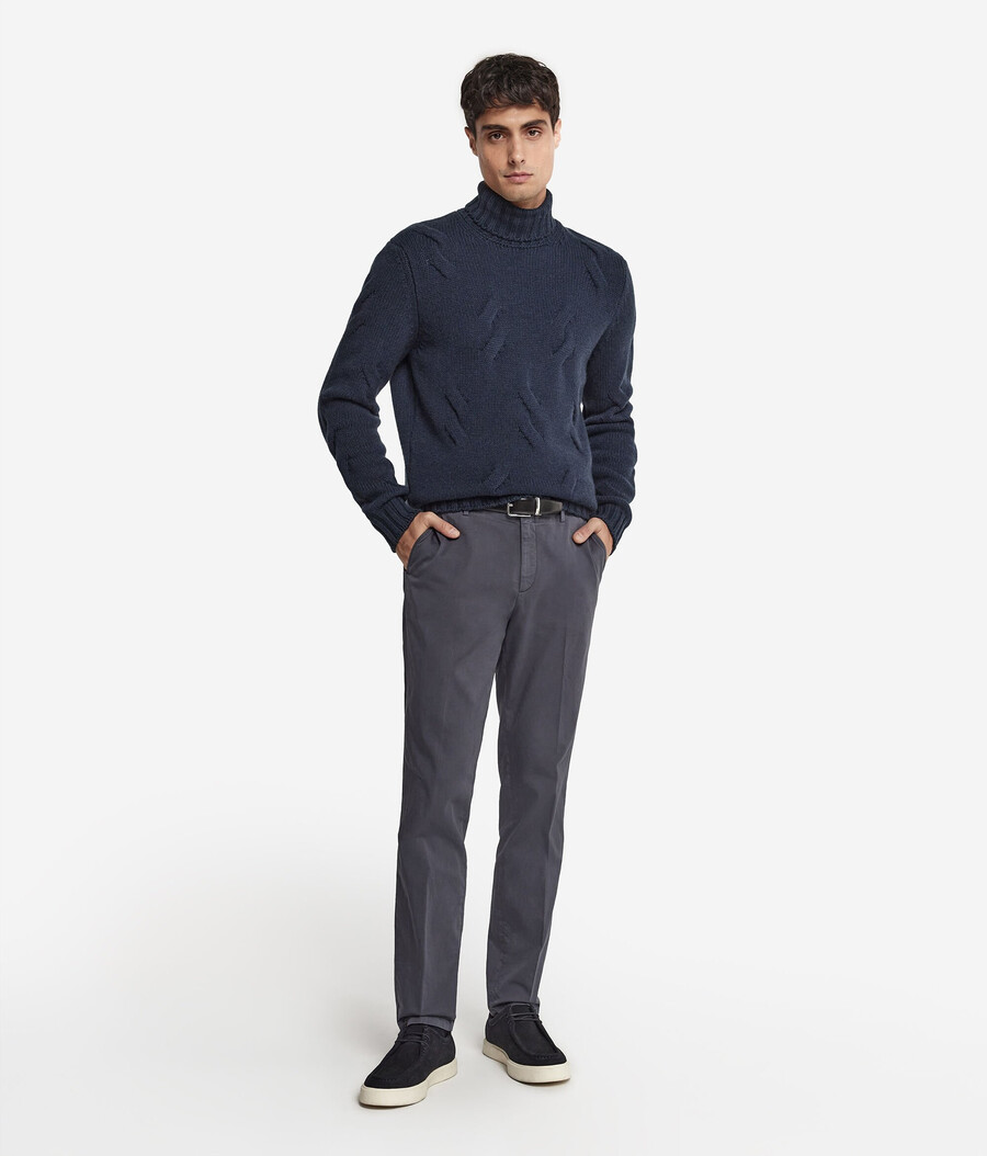 kaschmir-rollkragenpullover mit zopfmuster