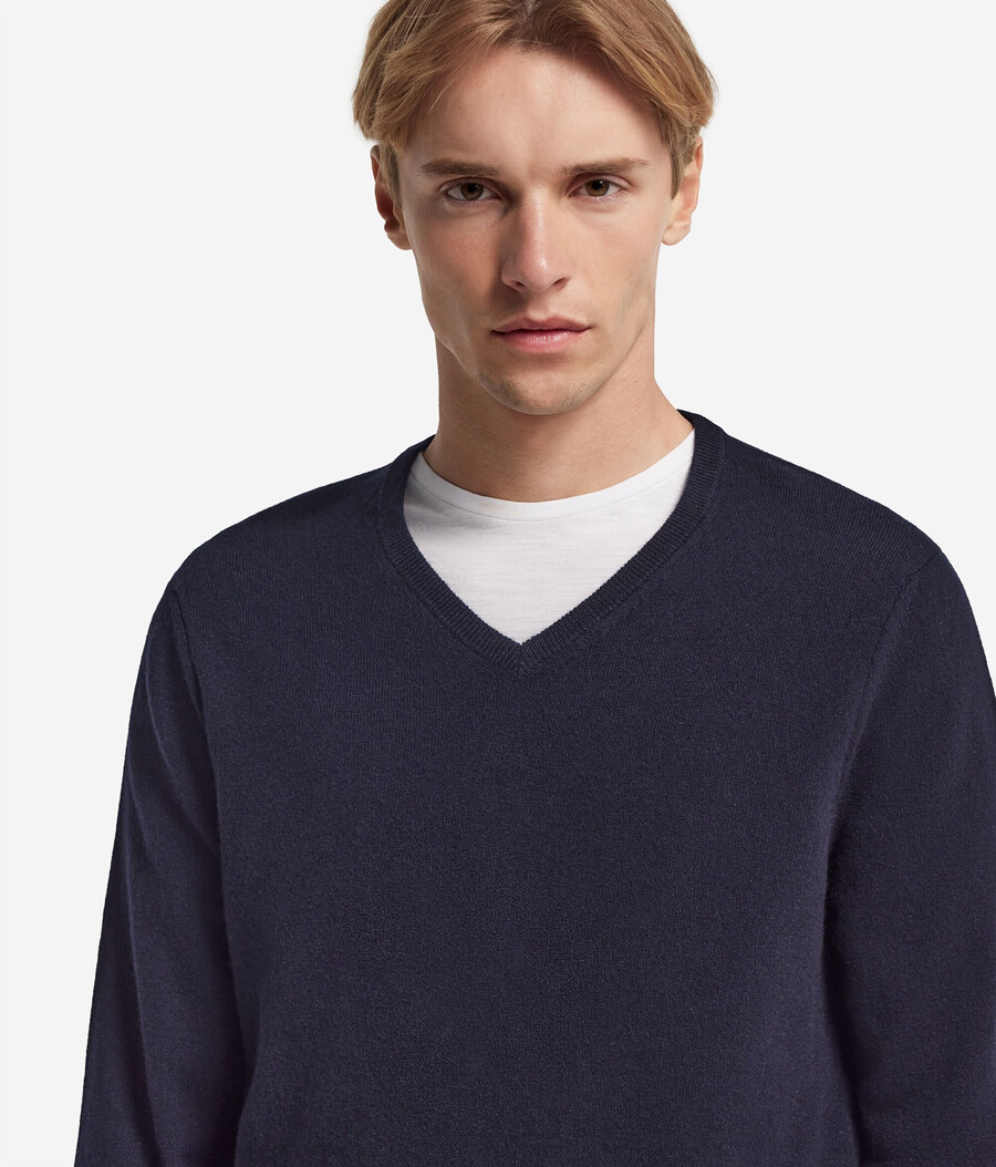 ultraweicher kaschmirpullover mit v-ausschnitt
