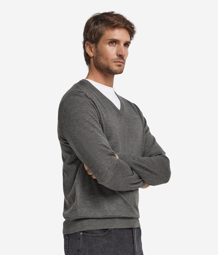 ultrafeiner kaschmirpullover mit v-ausschnitt