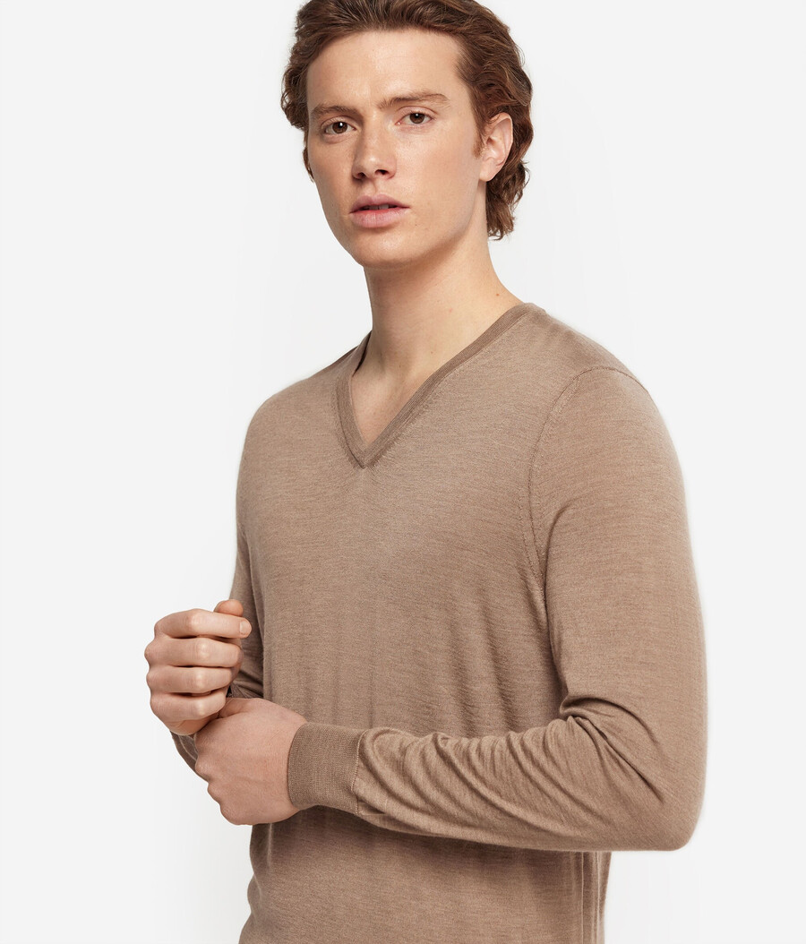 ultrafeiner kaschmirpullover mit v-ausschnitt