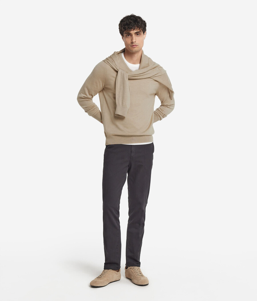 ultrafeiner kaschmirpullover mit v-ausschnitt