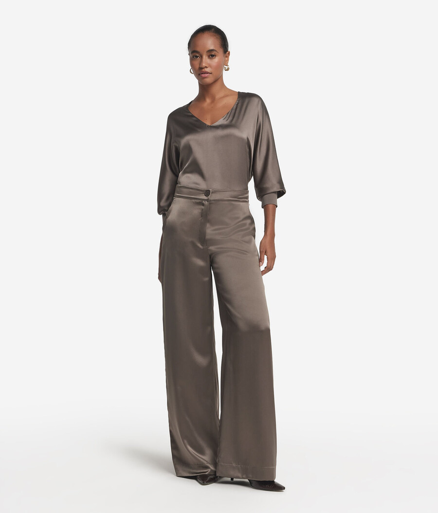 seidensatin-hose mit weitem bein