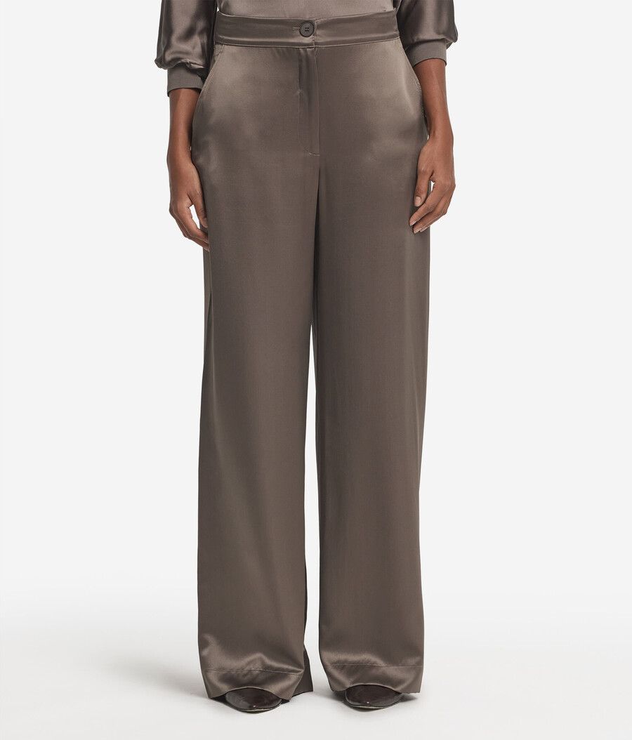 seidensatin-hose mit weitem bein