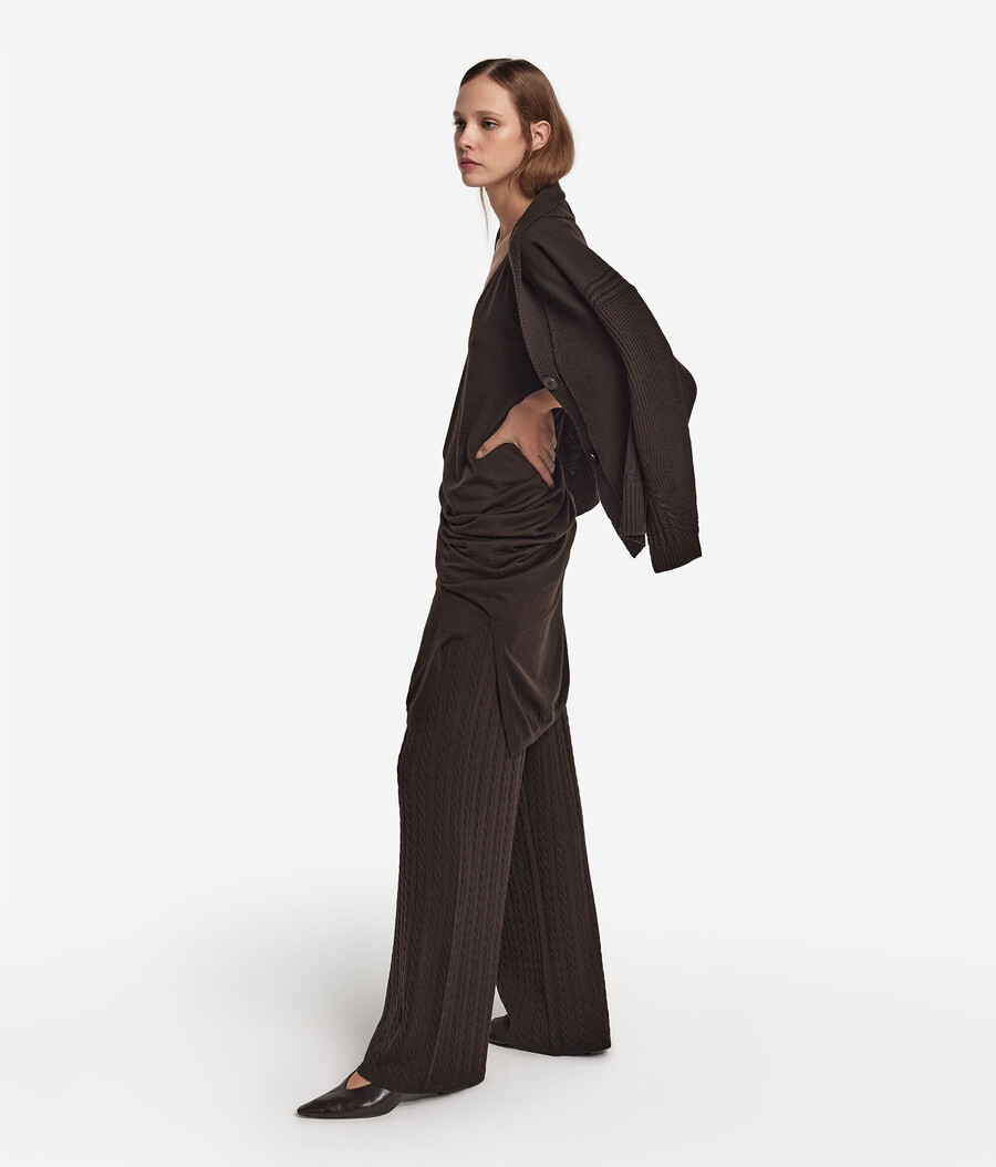 wollstrickhose mit zopfmuster und weitem bein