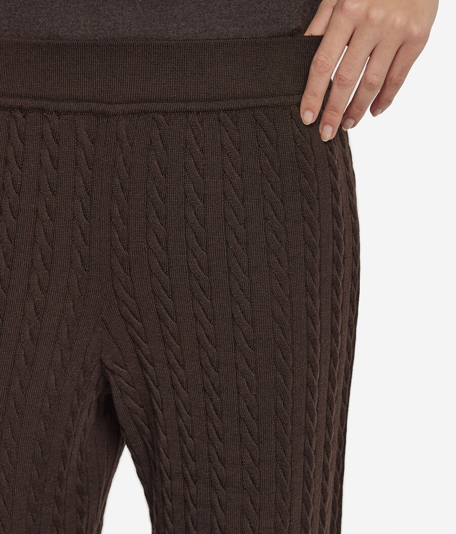 wollstrickhose mit zopfmuster und weitem bein