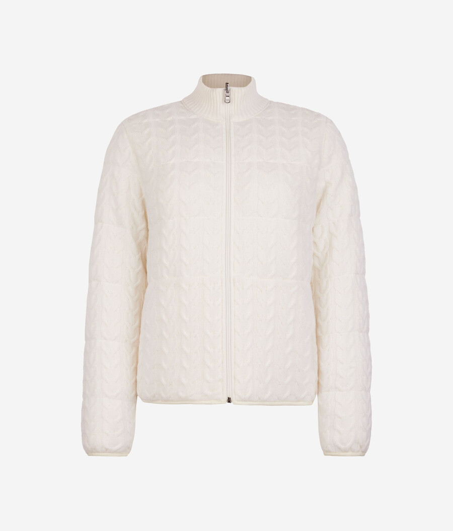 wendbare daunenjacke mit zopfmuster aus kaschmir und funktionsgewebe.