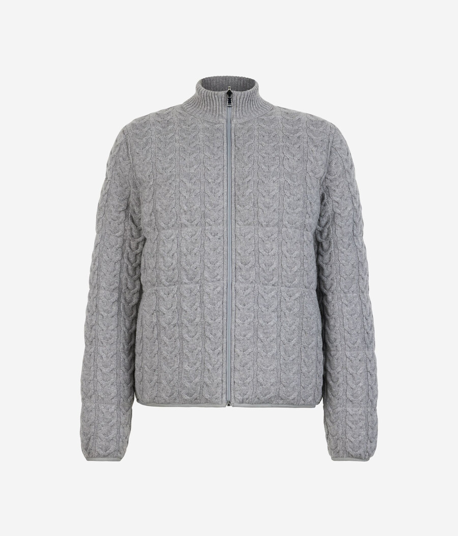 wendbare daunenjacke mit zopfmuster aus kaschmir und funktionsgewebe.