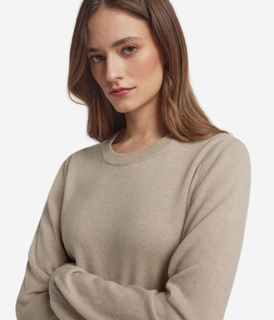 langärmeliger ultraweicher kaschmirpullover mit rundhalsausschnitt