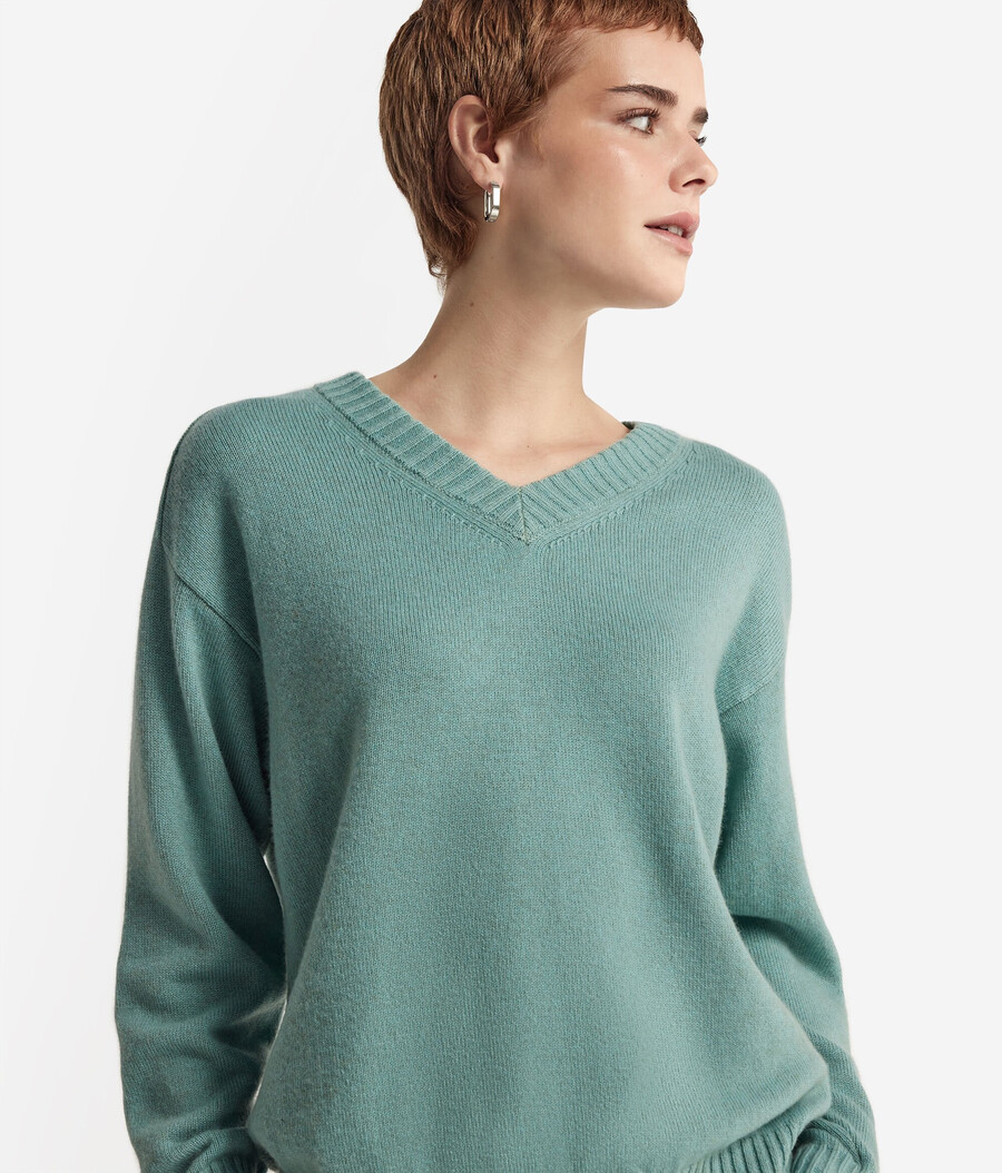 ultraweicher kaschmirpullover mit v-ausschnitt und eingesetzten Ärmeln