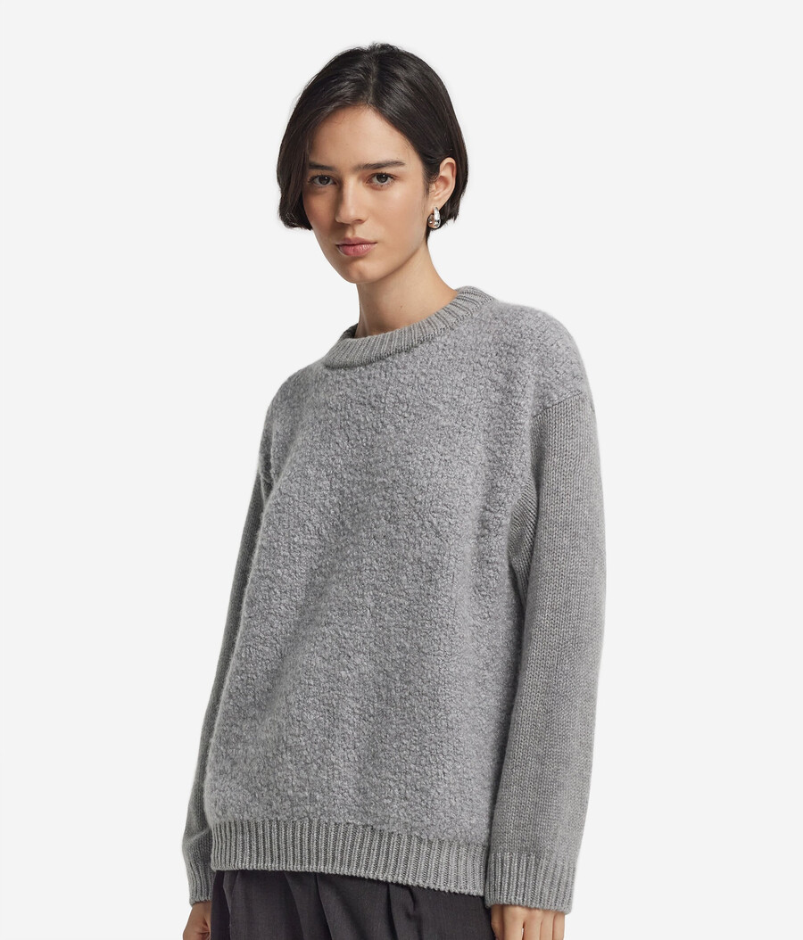 bouclé-kaschmirpullover mit rundhalsausschnitt