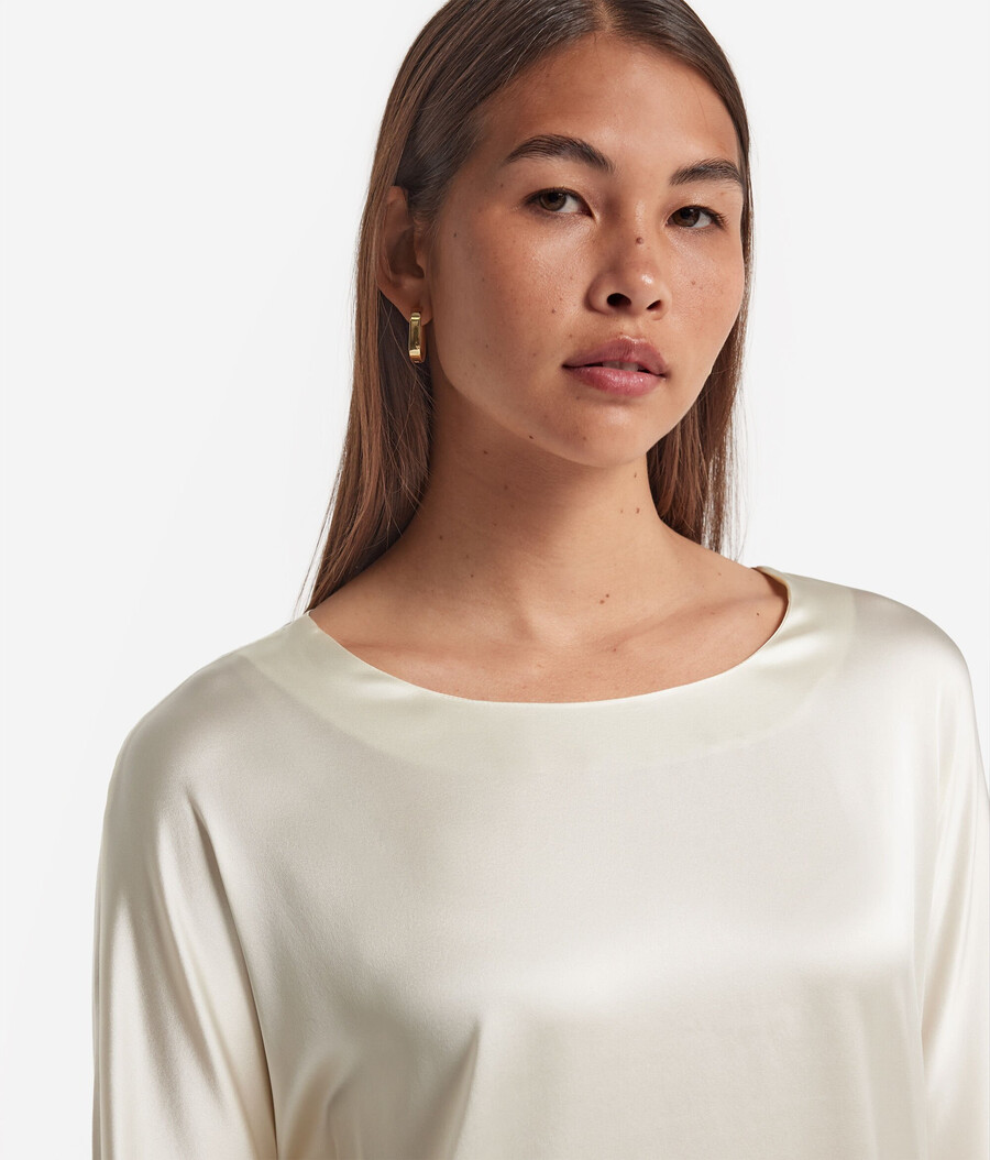 rundhals-pullover aus seidensatin