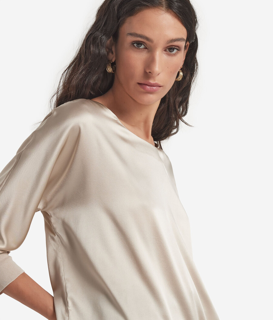 rundhals-pullover aus seidensatin