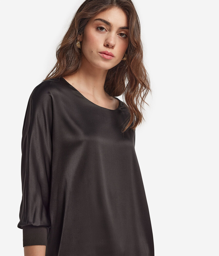 rundhals-pullover aus seidensatin