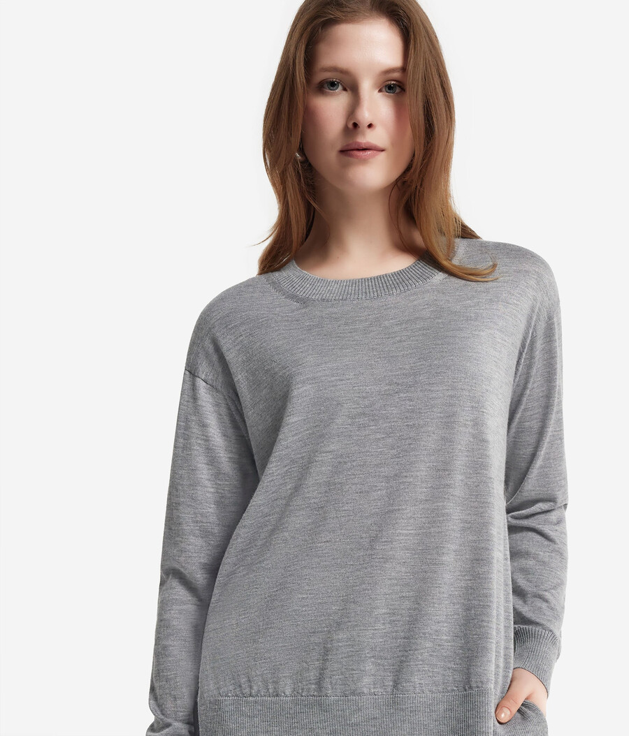 rundhals-kaschmirpullover mit schlitzen