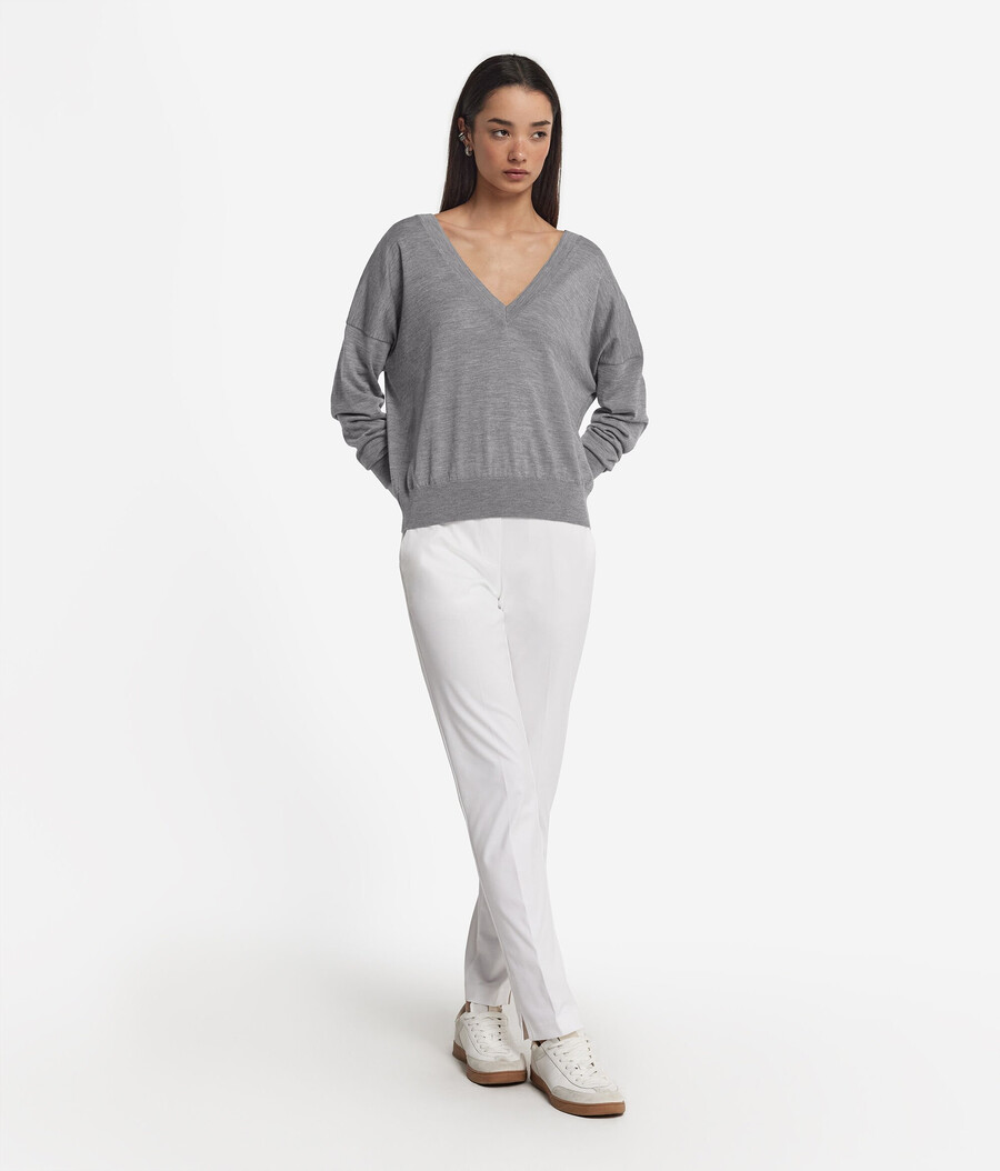 ultrafeiner kaschmirpullover mit doppeltem v-ausschnitt