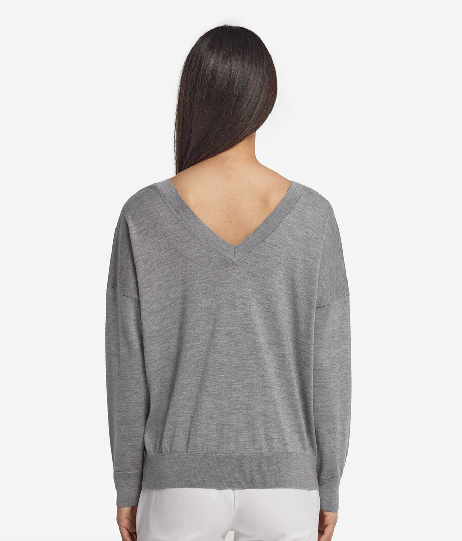ultrafeiner kaschmirpullover mit doppeltem v-ausschnitt