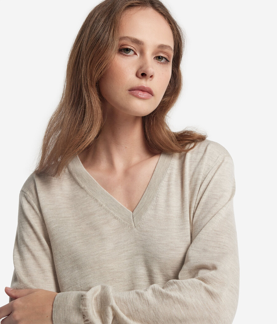 ultrafeiner kaschmirpullover mit v-ausschnitt