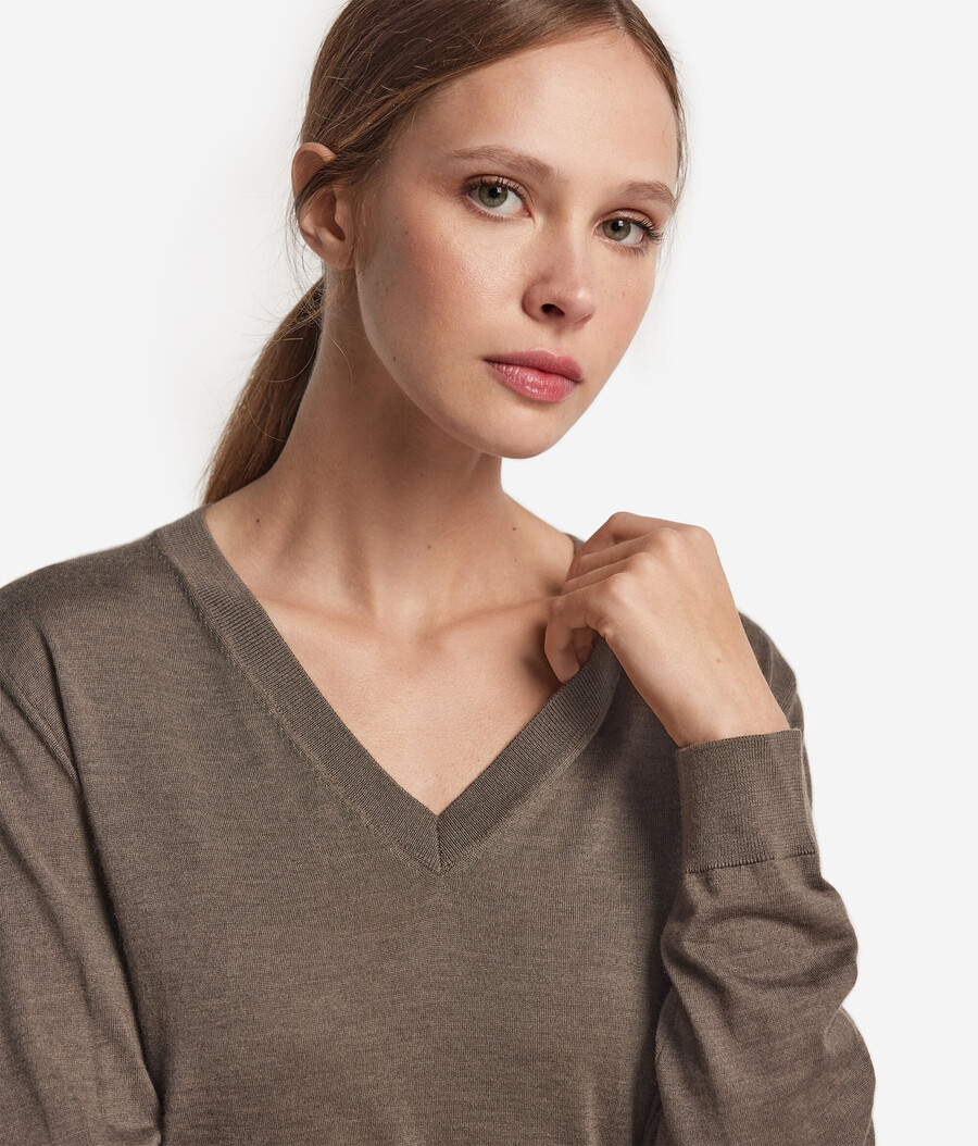 ultrafeiner kaschmirpullover mit v-ausschnitt