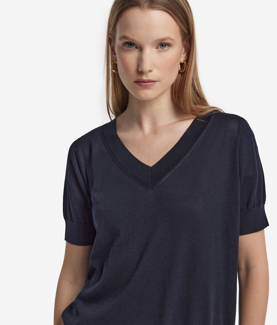 kurzärmeliger seiden-baumwoll-pullover mit v-ausschnitt