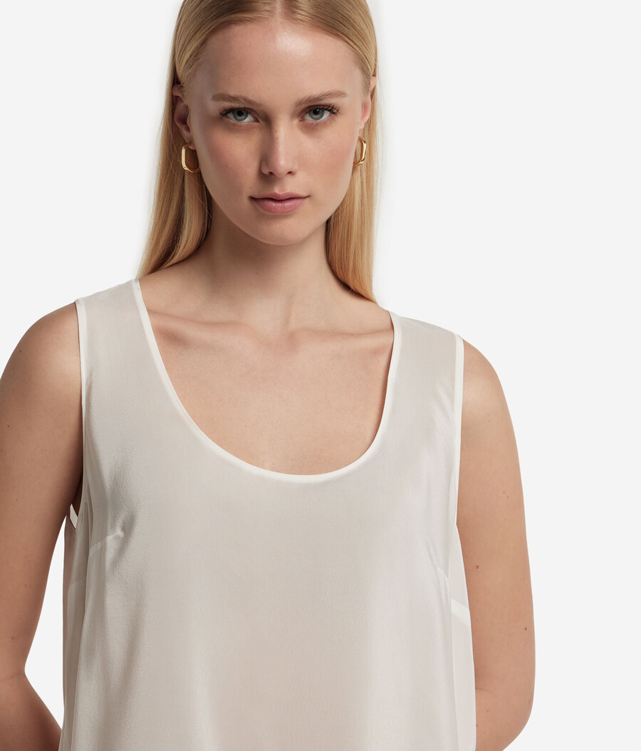 seiden-camisole mit weitem ausschnitt